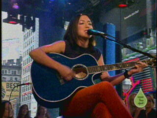 Michelle singing "Everywhere" on TRL @ #4